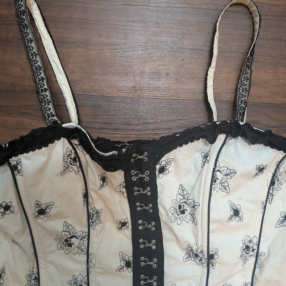 Tripp NYC Vtg ivory cotton Boned corset with black embroidered flower skulls XXL - Picture 4 of 13